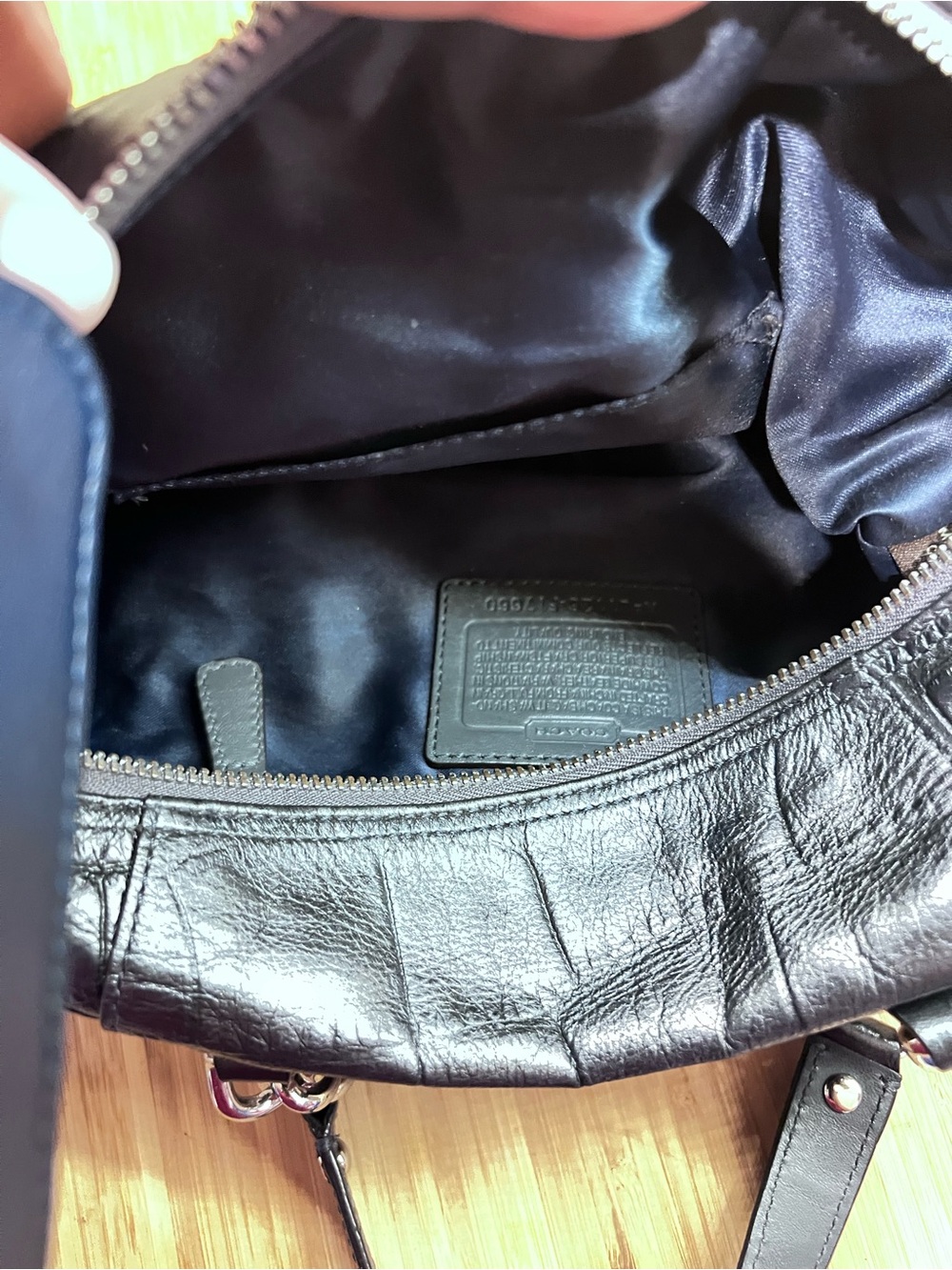 Y2K Coach Black Croc-Embossed Leather Shoulder Bag w/Chain Accents NL1126-F17660 - Picture 11 of 16